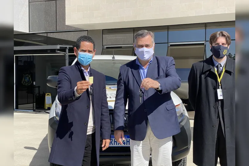 Beto Preto entrega novo veículo para IML de Apucarana