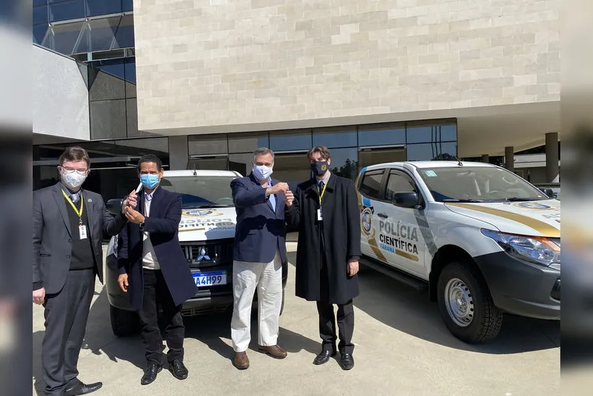 Beto Preto entrega novo veículo para IML de Apucarana