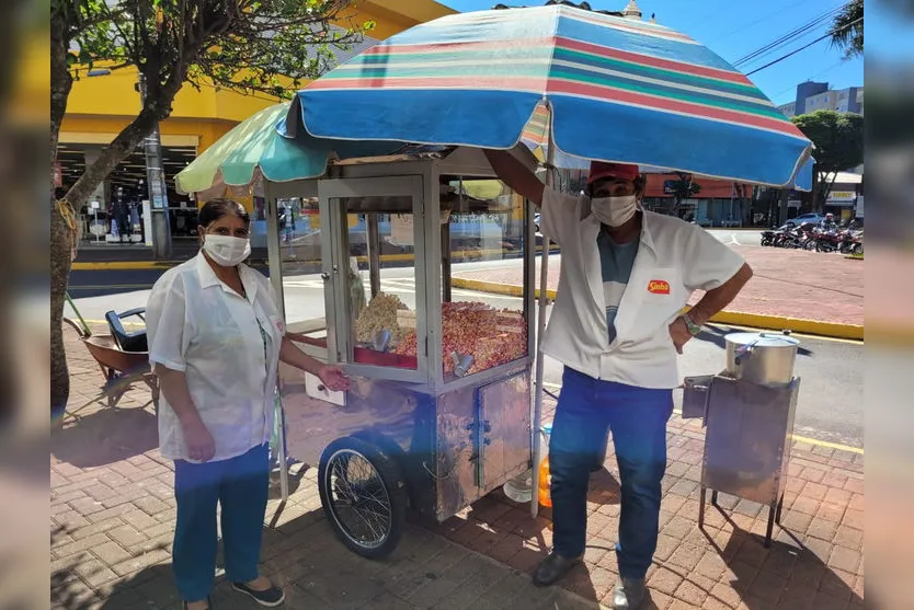 Câmera de segurança flagra furto em carrinho de pipoca; veja