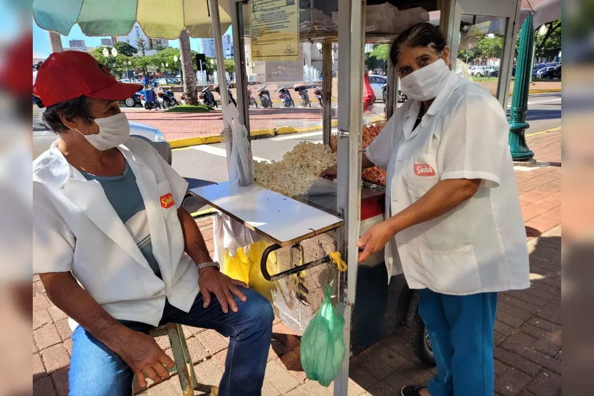 Câmera de segurança flagra furto em carrinho de pipoca; veja