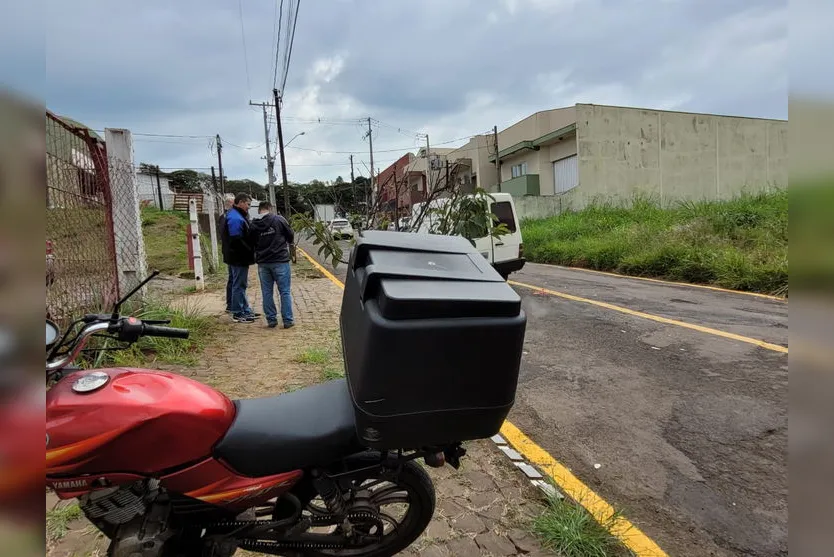 Caminhão em local irregular provoca acidente em Apucarana