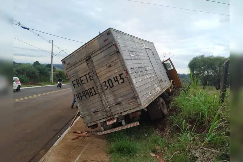 Caminhão perde o freio na Avenida Cristiano Kusmaul