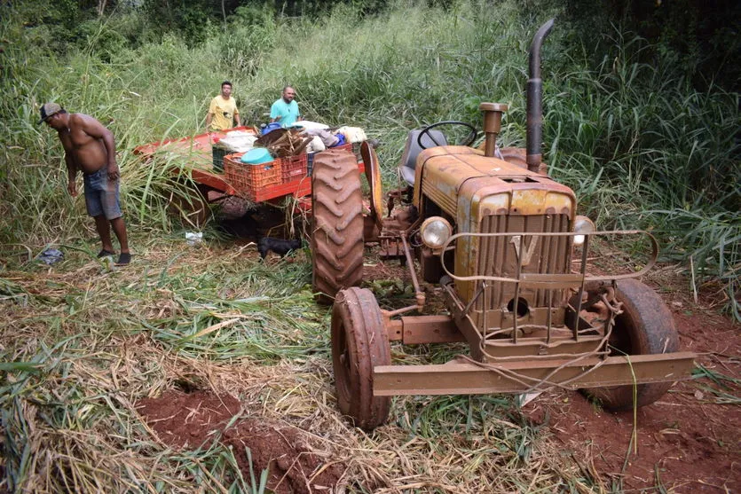 Carreta tomba em São Pedro e deixa seis pessoas feridas