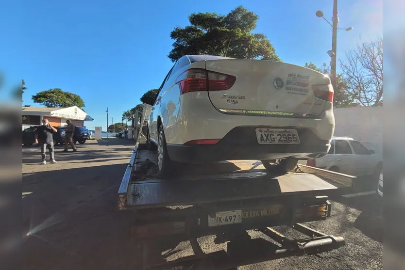 Carro furtado de prefeitura é encontrado em Apucarana
