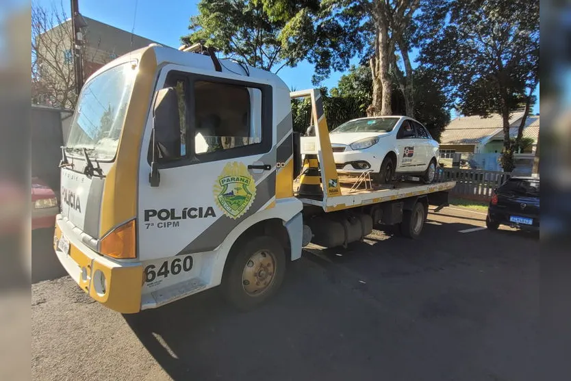 Carro furtado de prefeitura é encontrado em Apucarana
