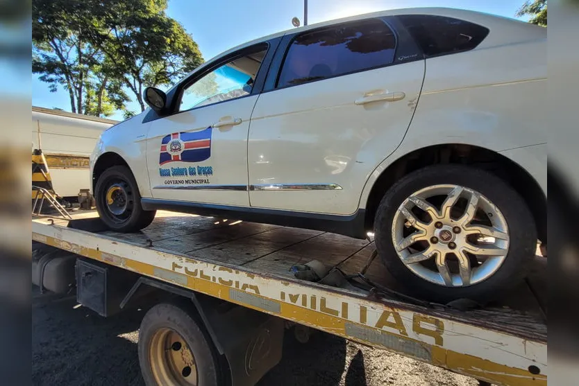 Carro furtado de prefeitura é encontrado em Apucarana