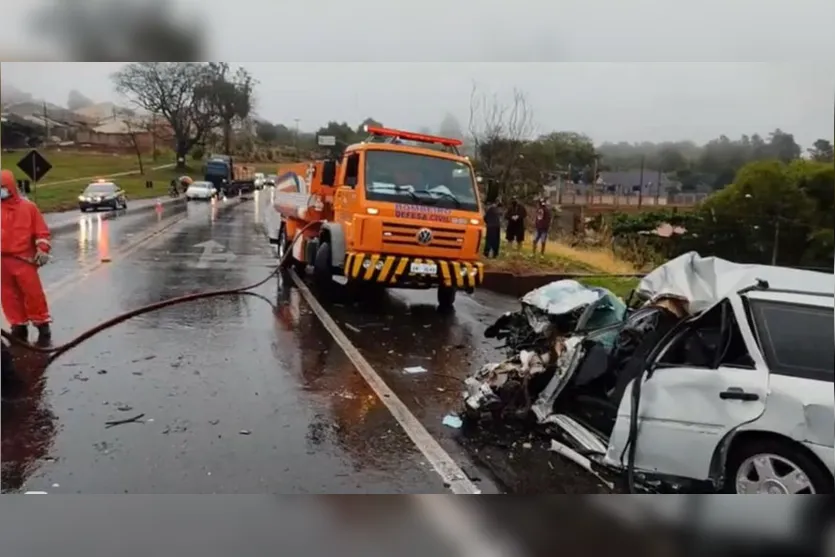 Casal morre após acidente entre carro e caminhão em Jandaia