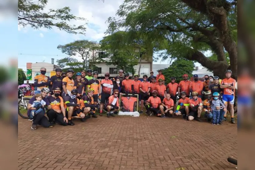Ciclistas de Apucarana homenageiam advogado vítima da covid