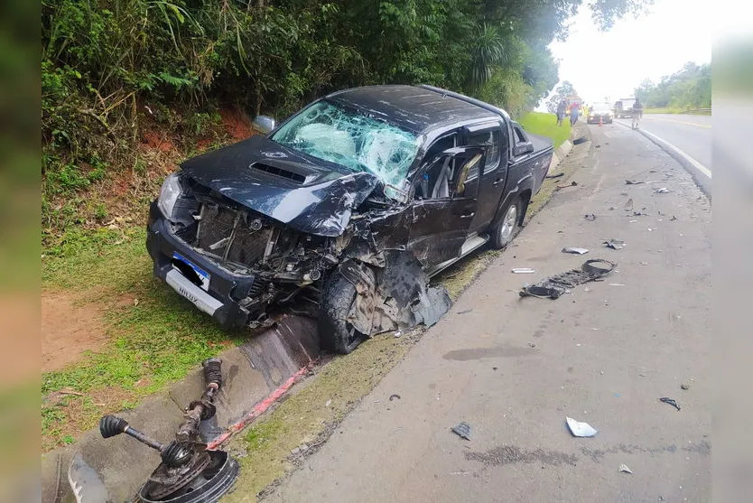 Colisão envolvendo três carros deixa mulher ferida na BR-376