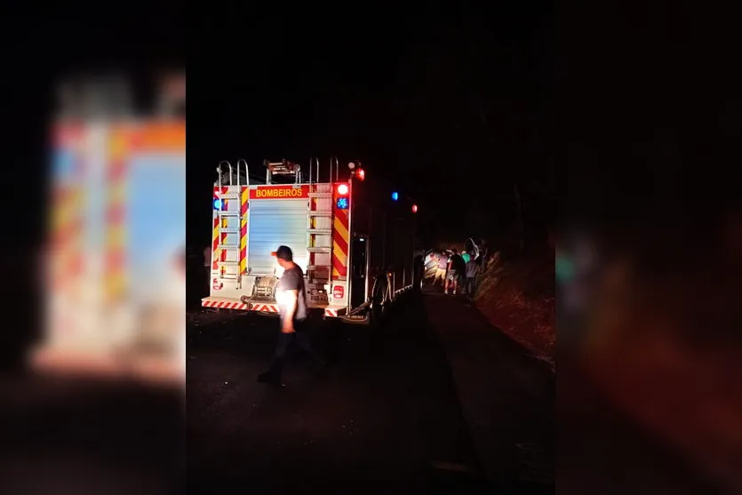 Colisão frontal entre carros deixa feridos na PR-170