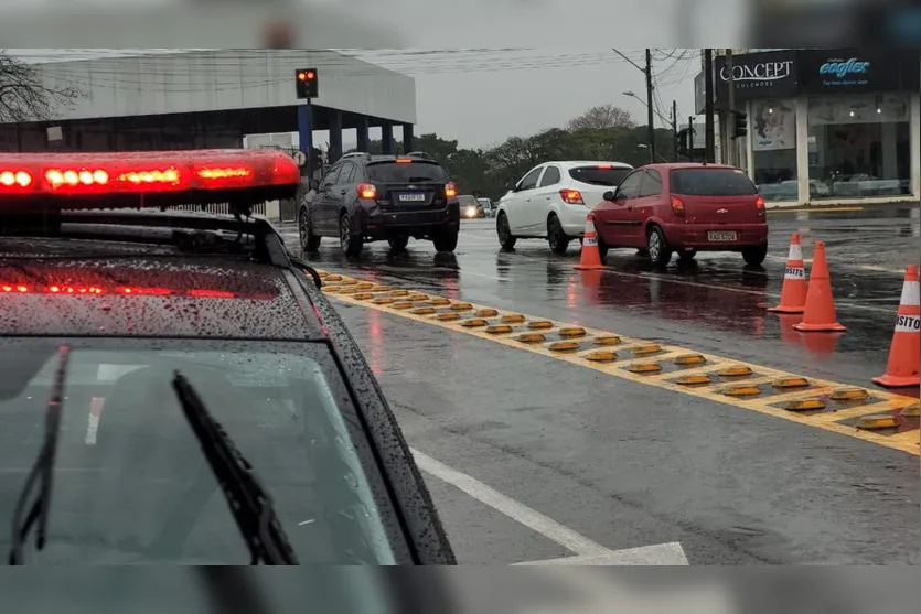 Colisão traseira é registrada em semáforo de Apucarana