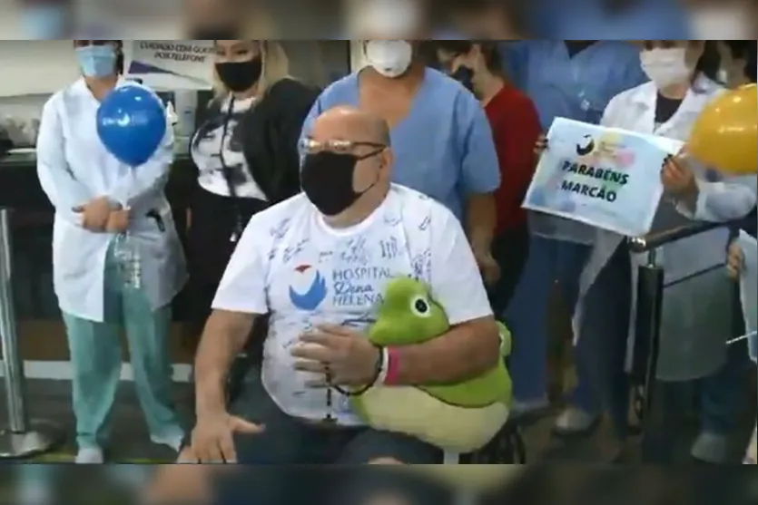 Covid-19: Paciente recebe alta 9 meses após internação