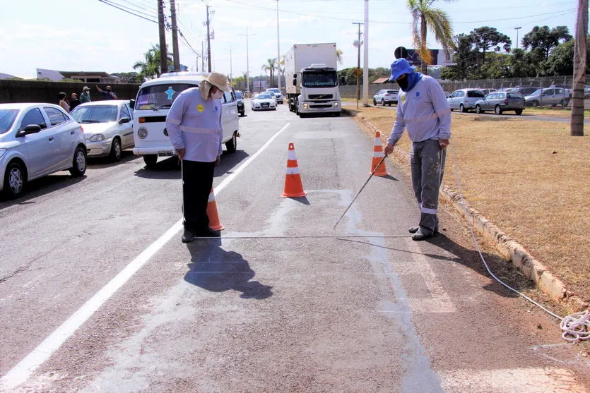 Diretran reforça sinalização viária em avenidas de Arapongas