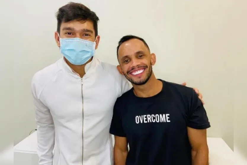 Dr Paulo ganha destaque nos procedimentos de lente em resina