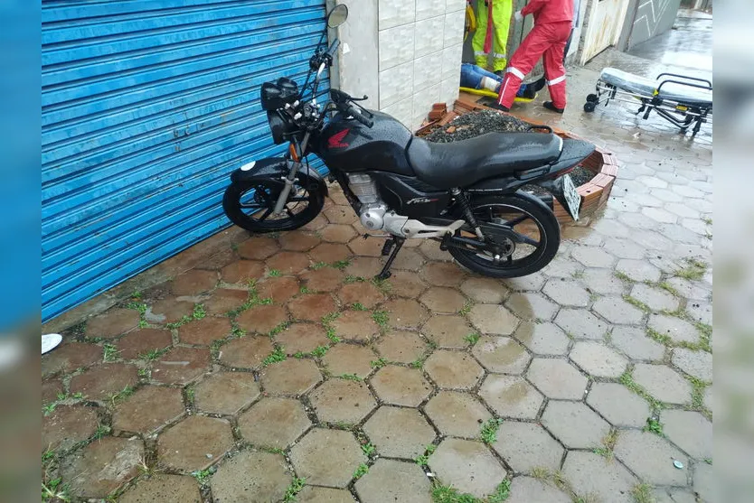 Em Apucarana: Motociclista enrosca pescoço em fio solto