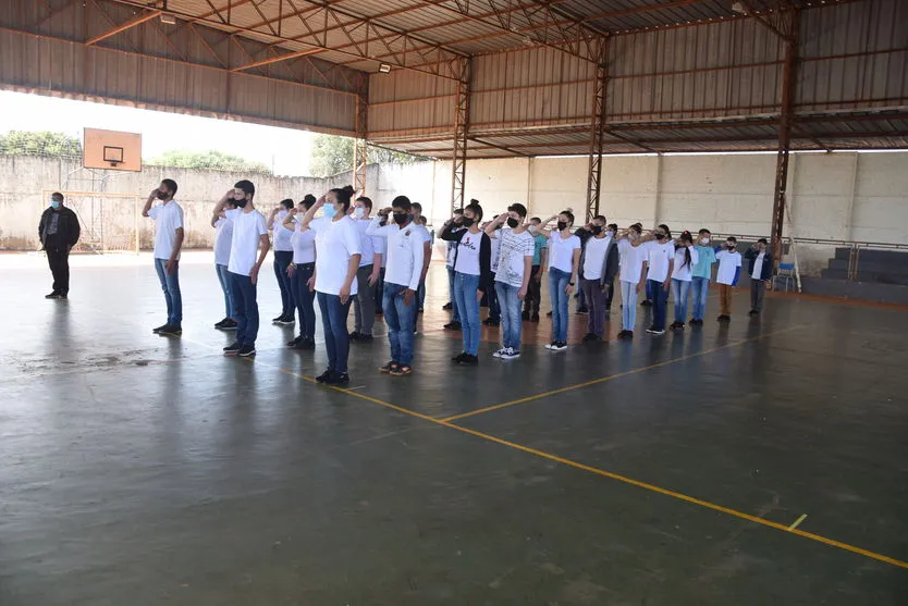 Escola Cívico-Militar de Jardim Alegre completa um mês; veja