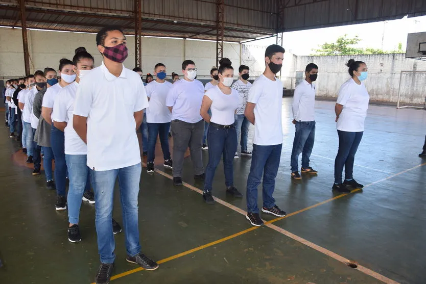 Escola Cívico-Militar de Jardim Alegre completa um mês; veja