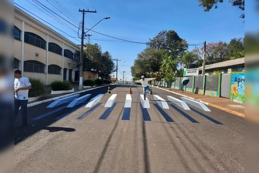 Faixa de pedestres em 3D chama atenção no Paraná