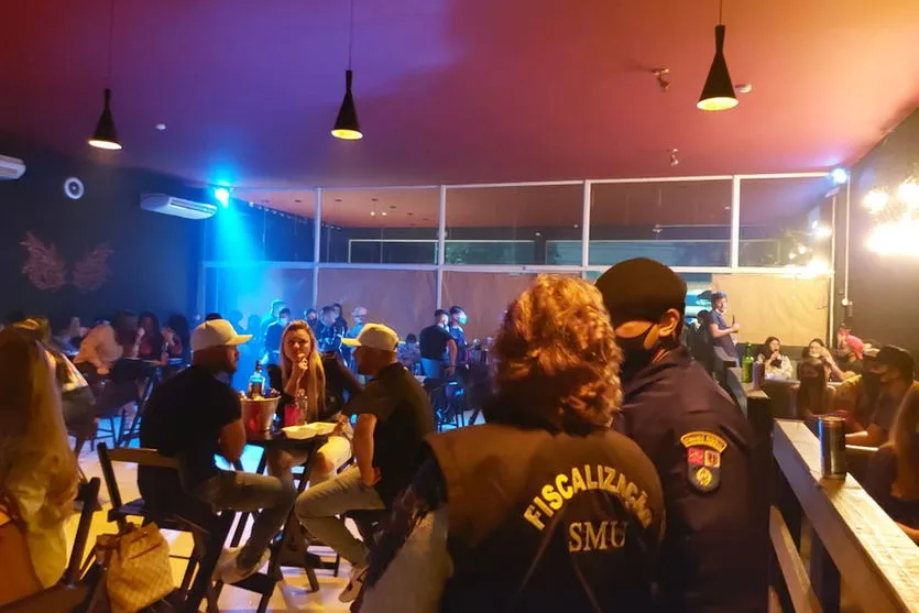 Fiscalização encerra festa com quase 100 pessoas