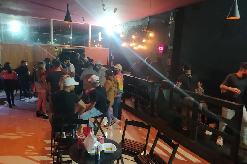 Fiscalização encerra festa com quase 100 pessoas