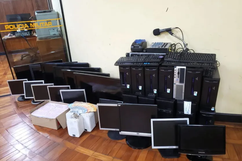 Fiscalização encontra 120 idosos em barracão de bingo