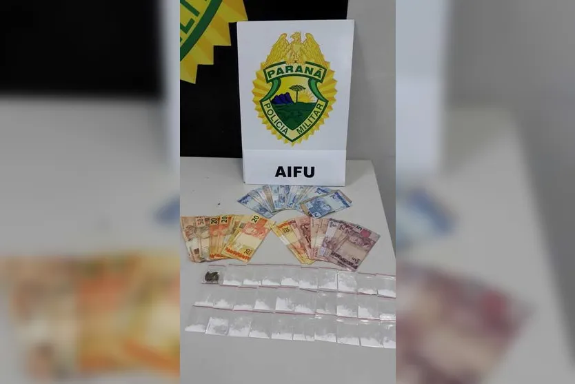 Fiscalização flagra 212 pessoas e interdita comércios