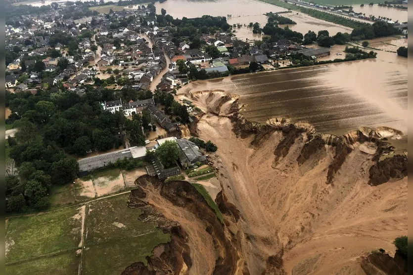 Fortes chuvas causam 121 mortes e 1,3 mil desaparecimentos