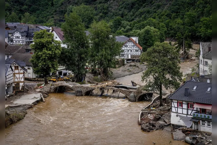 Fortes chuvas causam 121 mortes e 1,3 mil desaparecimentos
