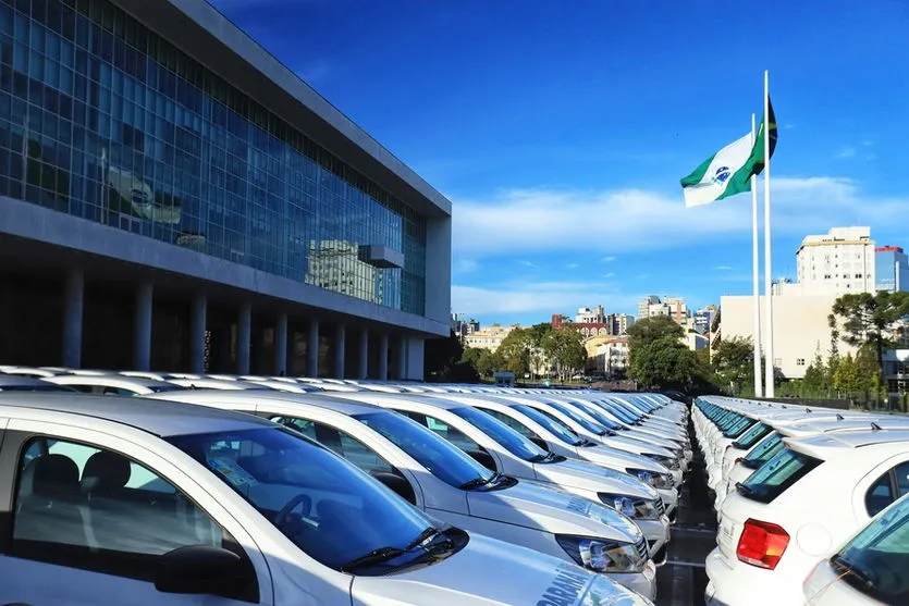Governo entrega automóveis para a Saúde dos 399 municípios