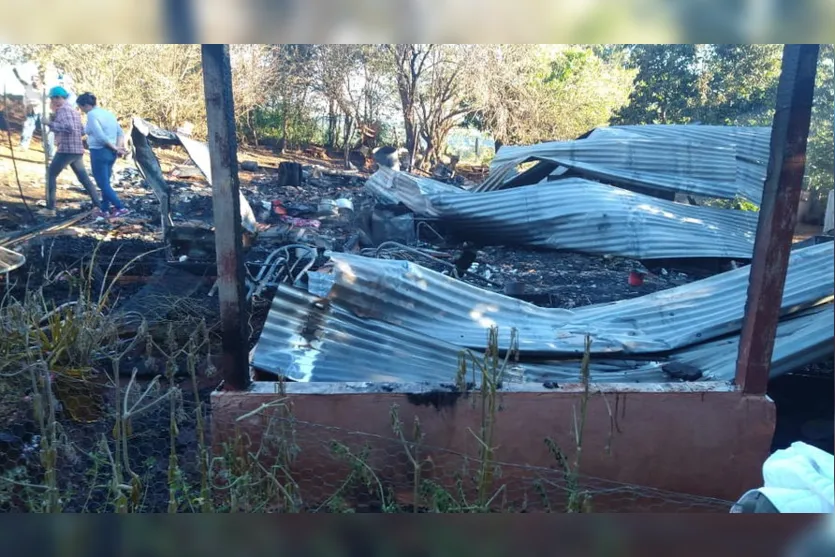 Incêndio é registrado em Novo Itacolomi e destrói casa