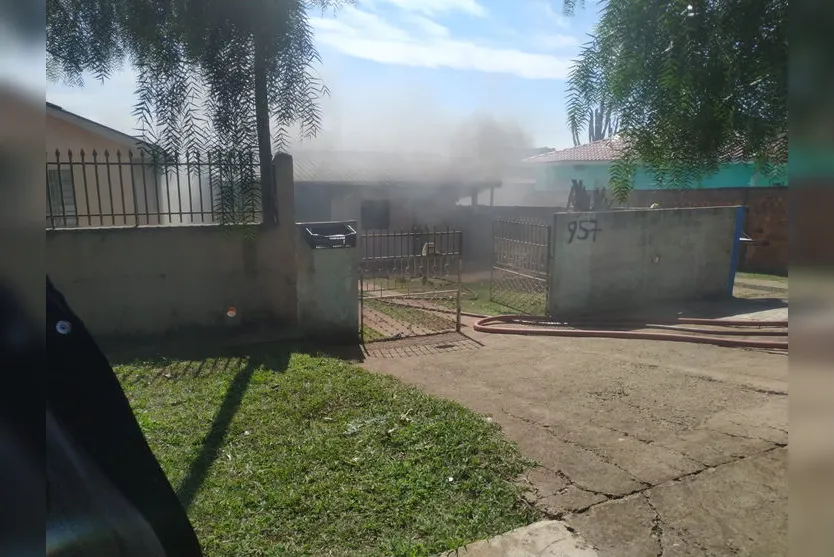 Incêndio é registrado em residência no Jardim Ponta Grossa