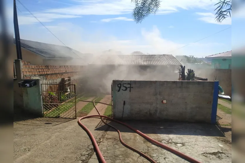 Incêndio é registrado em residência no Jardim Ponta Grossa