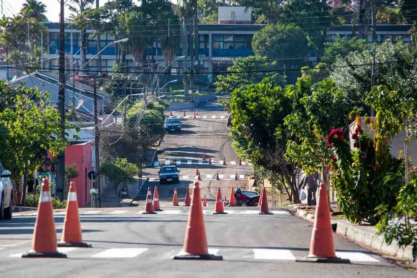 Jardim Alegre revitaliza pintura da sinalização das ruas