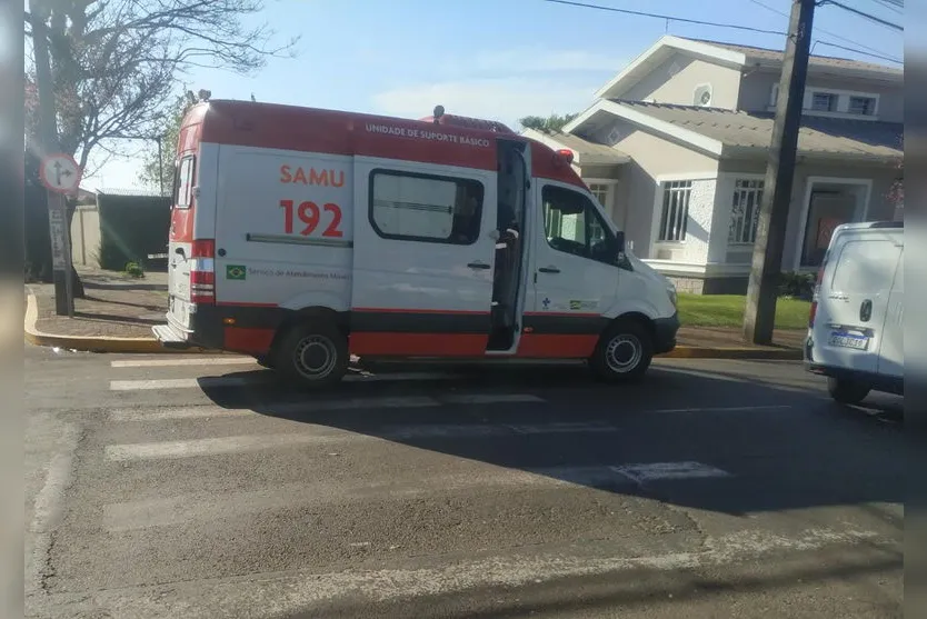 Jovem fica ferida após sofrer queda de moto em Apucarana