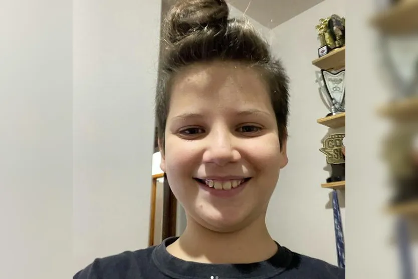 Menino de Apucarana deixa cabelo crescer para doação