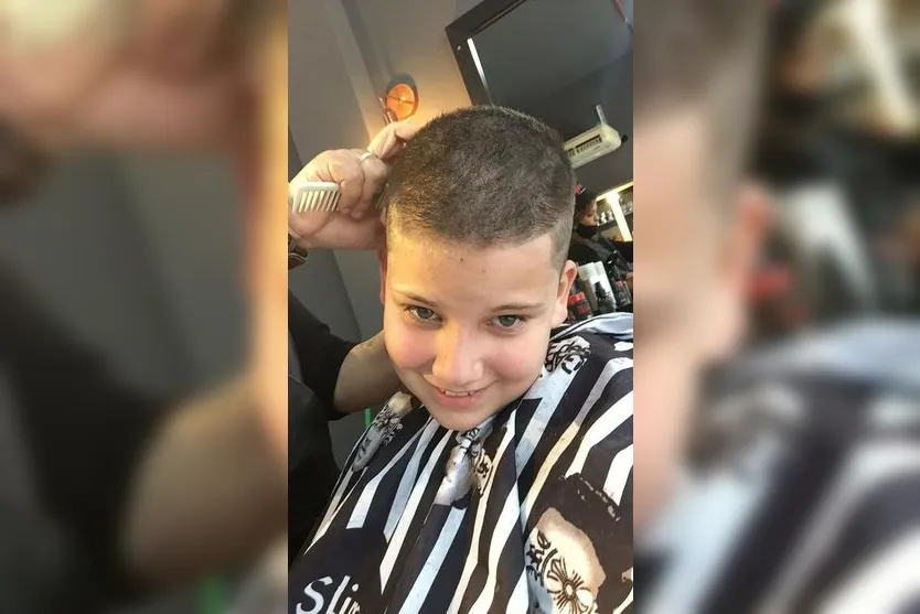 Menino de Apucarana deixa cabelo crescer para doação