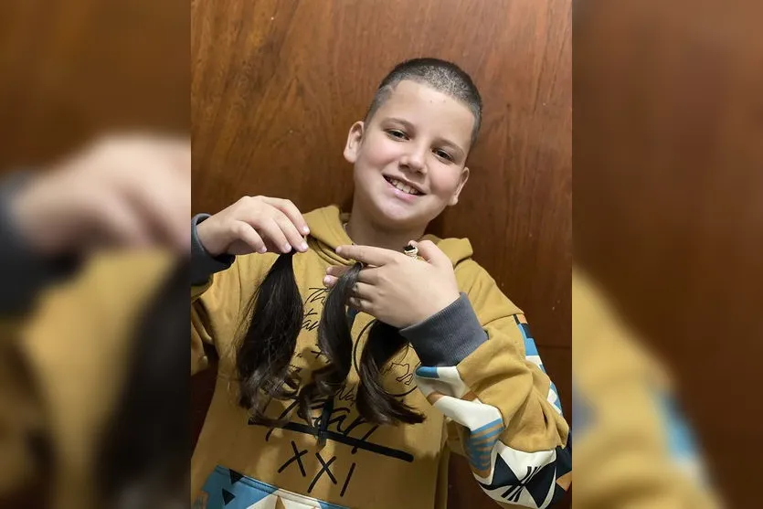 Menino de Apucarana deixa cabelo crescer para doação