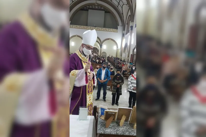 Missa em intenção aos falecidos da Covid é realizada