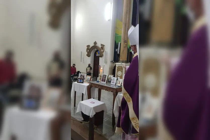 Missa em intenção aos falecidos da Covid é realizada