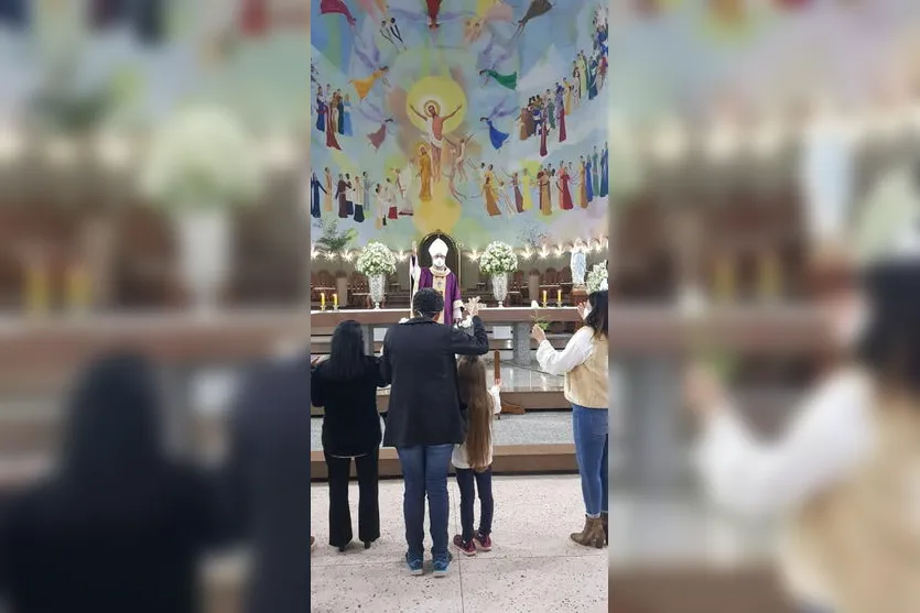 Missa em intenção aos falecidos da Covid é realizada