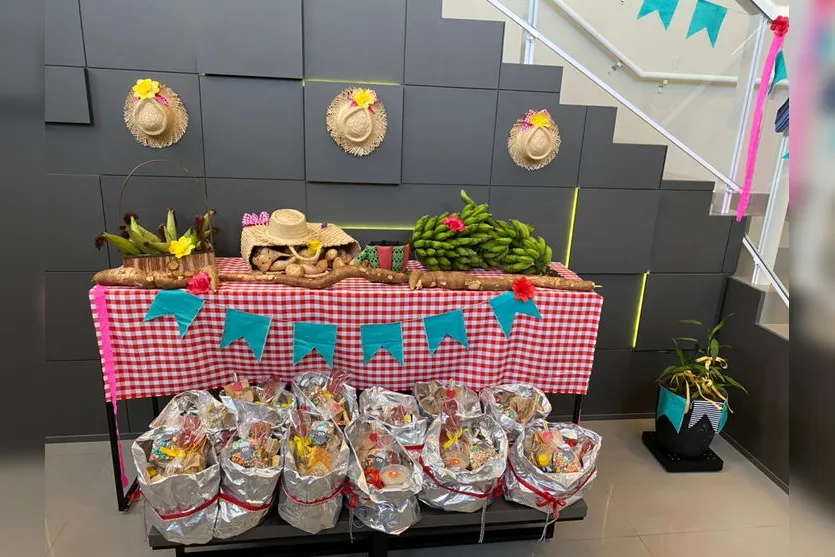 Moradores de prédio garantem festa junina em meio à pandemia