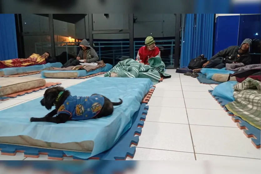 Moradores de rua de Apucarana dormem em abrigo