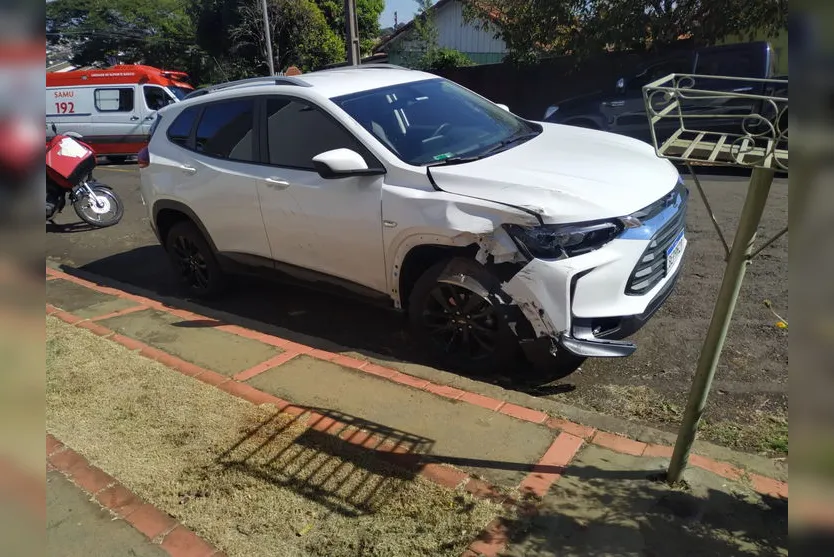Motociclista bate de frente com carro no Jd. Aclimação