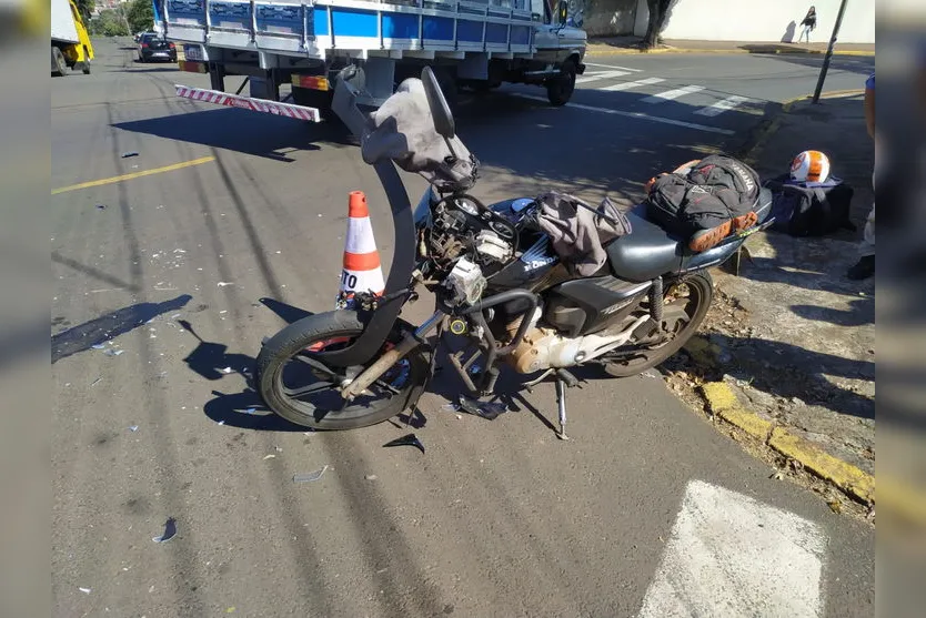 Motociclista bate de frente com carro no Jd. Aclimação