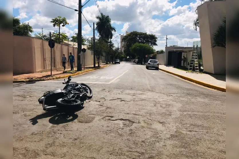 Motociclista de 35 anos sofre acidente e machuca a mão