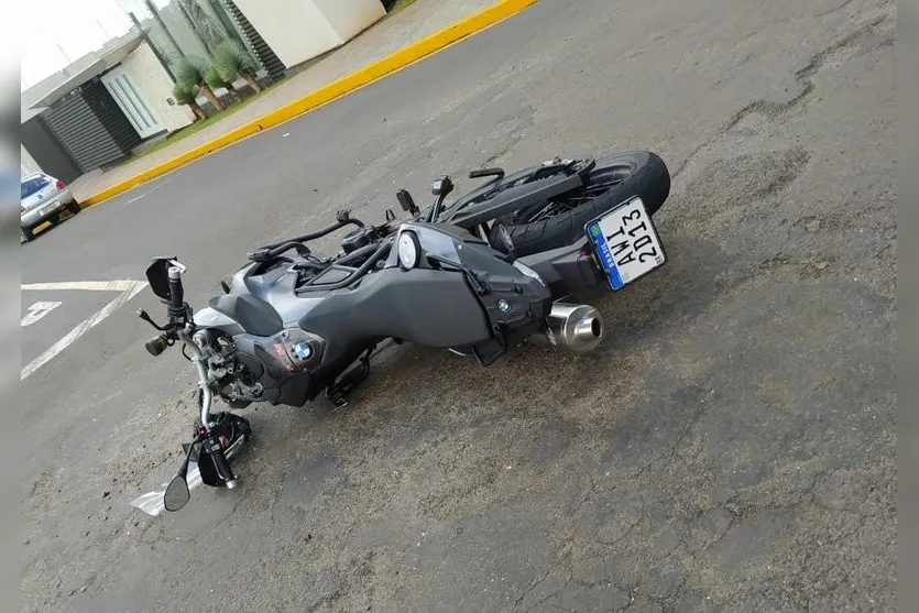Motociclista de 35 anos sofre acidente e machuca a mão