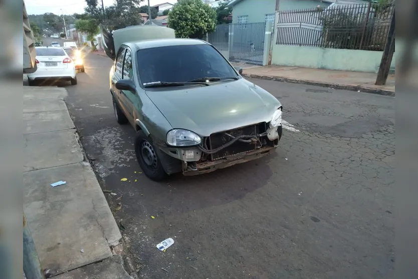 Motociclista fica ferida depois de bater de frente com carro