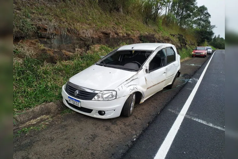 Mulher de 35 anos fica ferida após capotamento na rodovia