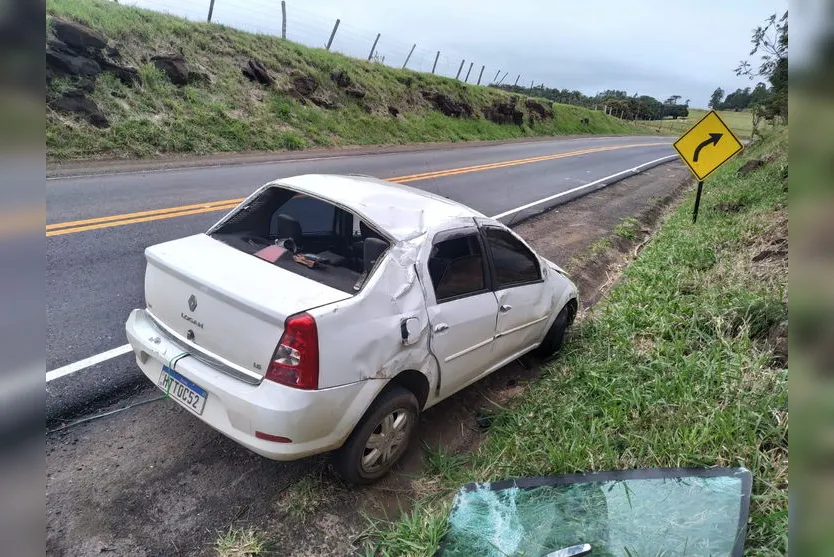 Mulher de 35 anos fica ferida após capotamento na rodovia