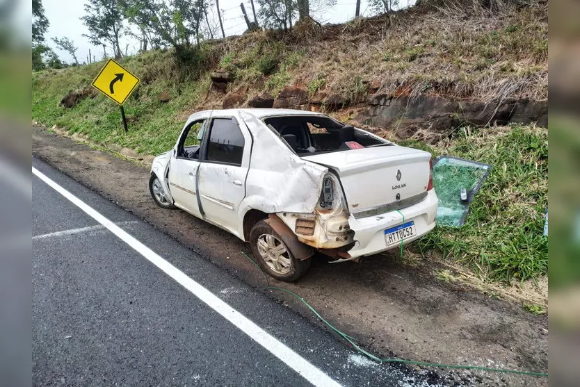 Mulher de 35 anos fica ferida após capotamento na rodovia